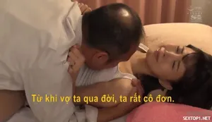 Sống chung nhà với cô chị cùng cha khác mẹ