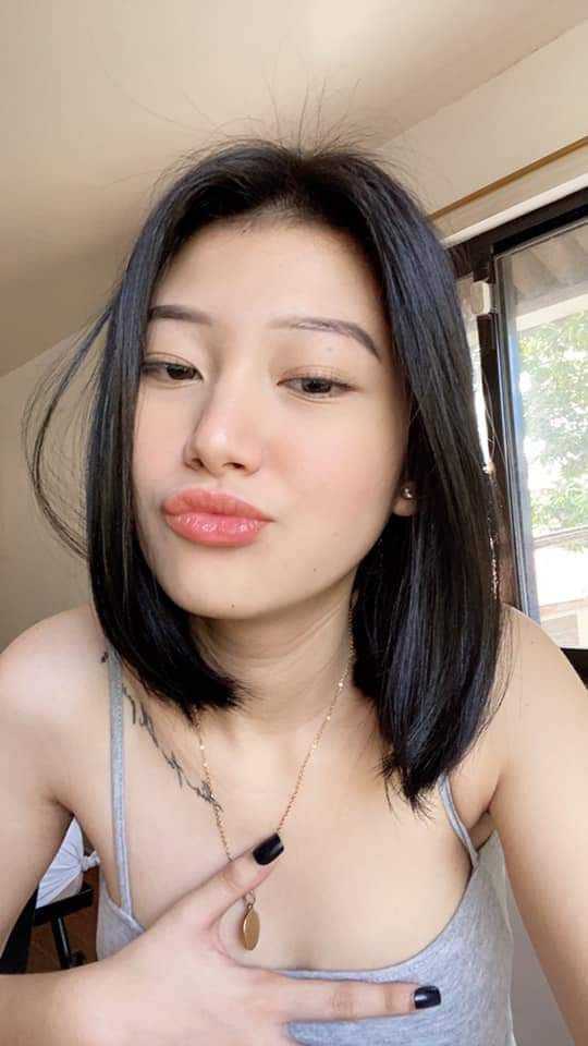 Ôm bạn tình khi hai bạn gặp lại nhau sau một thời gian dài không gặp. Rốt cuộc, hai bạn sẽ nảy sinh tình cảm với nhau sau khi quan hệ tình dục trong một thời gian dài, đúng không?