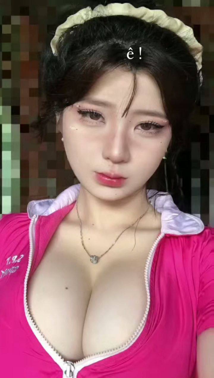Địt nhau cùng cô bạn thân trong kỳ nghỉ hè oi nóng