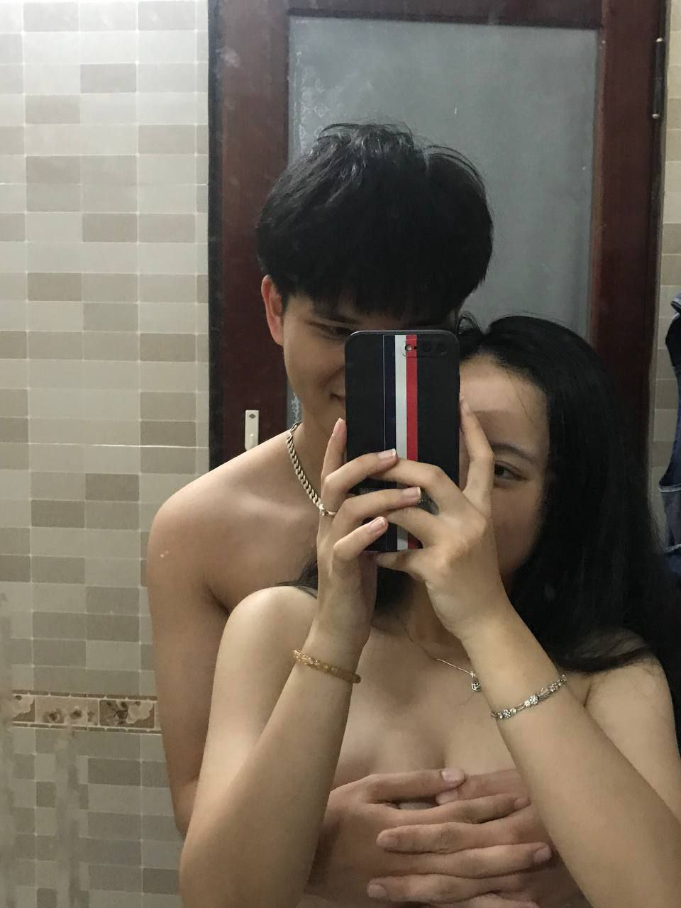 Hai Người vợ Người chồng mới chuyển đến được cạnh bên nhà mời đi cắm trại và cái kết