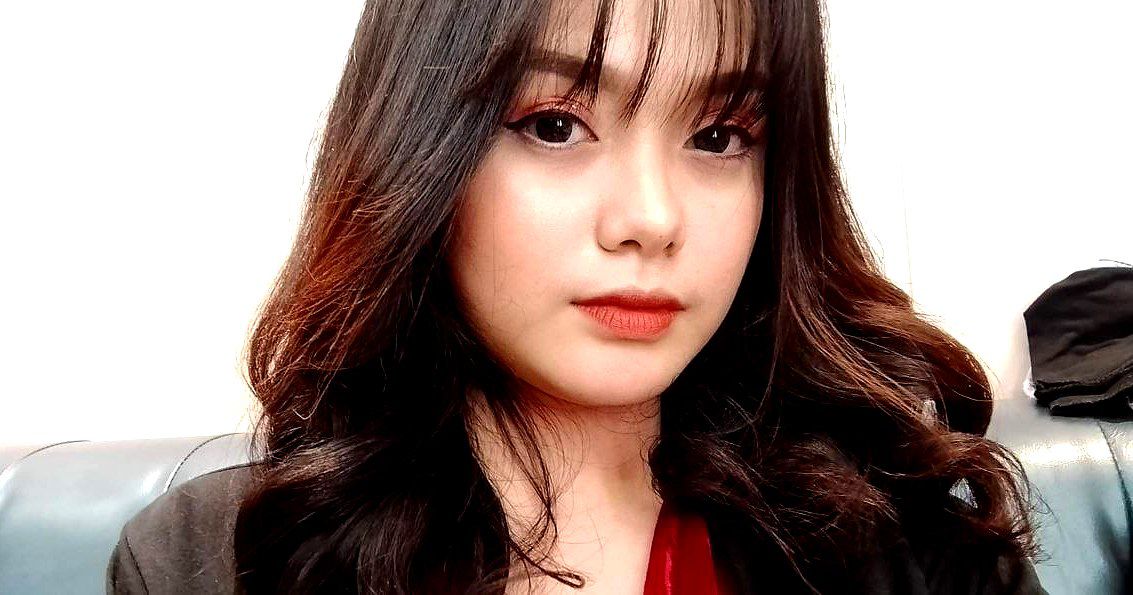 Cô gái muốn ăn và quan hệ tình dục, cô ấy quá bận rộn