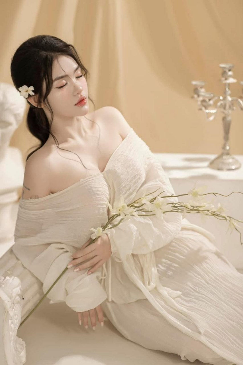 Ngủ nhờ nhà nữ đồng nghiệp vì tăng ca nhưng cô ấy quá dễ dãi