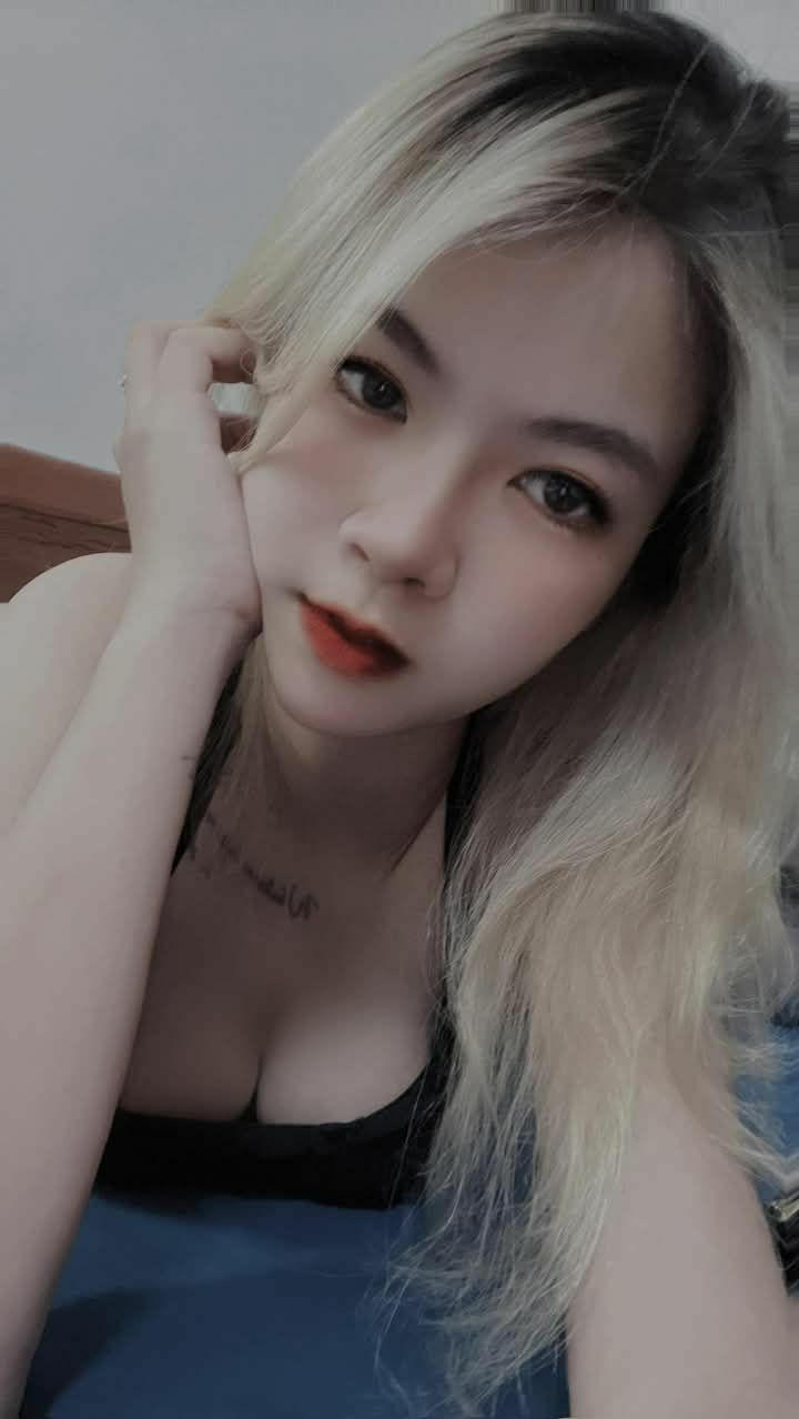 Cậu học sinh mỗi đêm khó ngủ bởi tiếng rên của cô nàng cạnh nhà cạnh bên